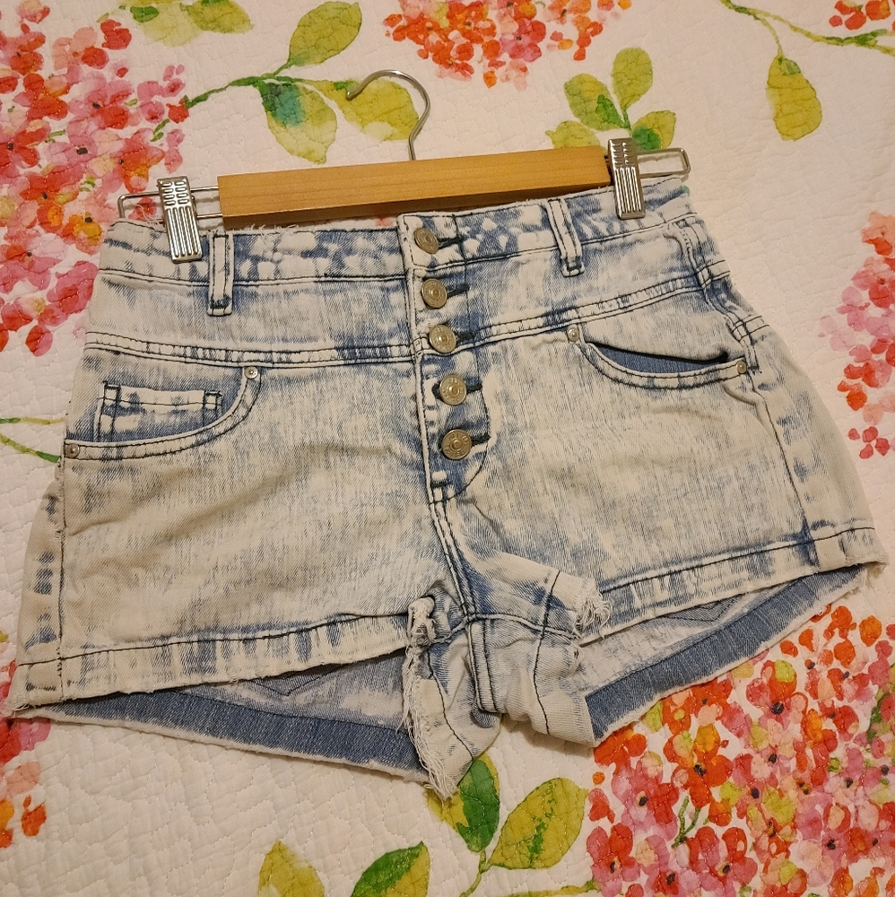 Light Wash/Acid Jean Shorts